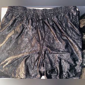 Shorts XL. About mid thigh. Very stretchy.